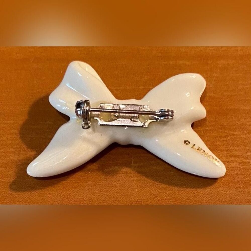 Lenox White Porcelain Bow Brooch Pin Gold Trim Ribbon 1.5 Inch Fashion Jewelry - Picture 2 of 3